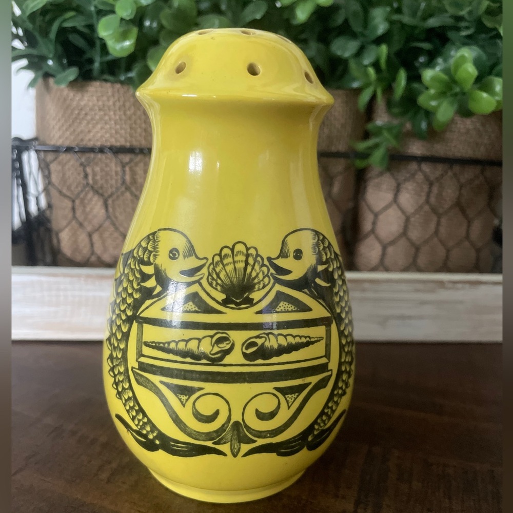 RARE Vintage Yellow DOLPHIN Portmeirion Pottery
Sugar Shaker S.Williams-Ellis…